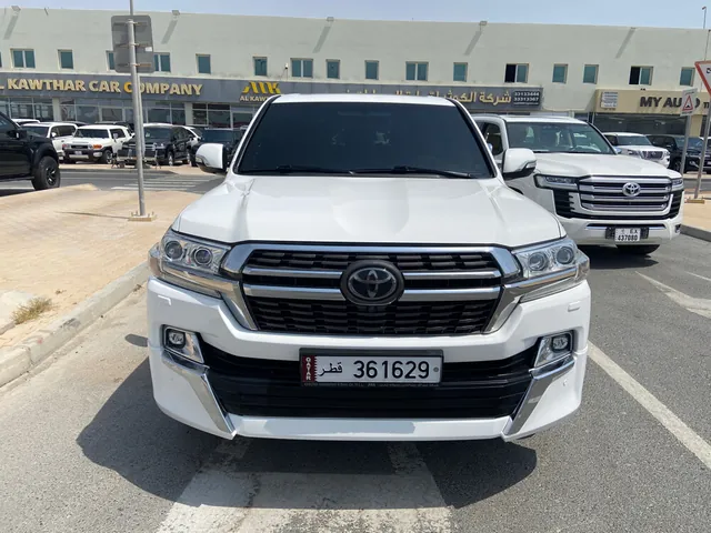 صورة 2020 تويوتا لاند كروزر VXR