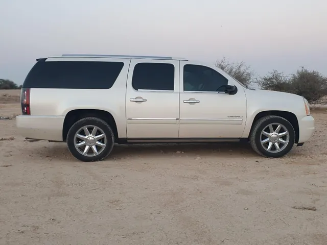 Photo of 2012 GMC Yukon XL Denali