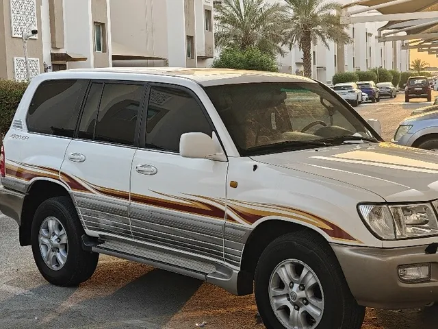 Photo of 2005 Toyota Land Cruiser GXR