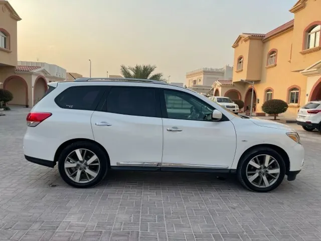 Photo of 2014 Nissan Pathfinder SV
