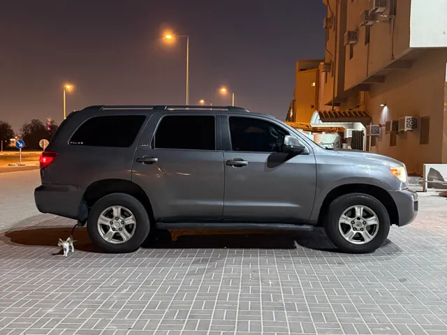 صورة 2014 تويوتا سيكويا ليميتد