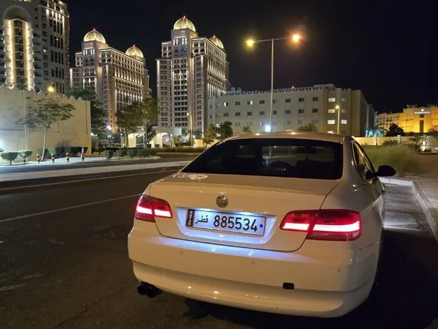 صورة 2009 بي إم دبليو الفئة الثالثة 320i