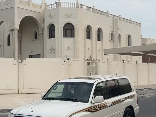 Photo of 2002 Toyota Land Cruiser GXR