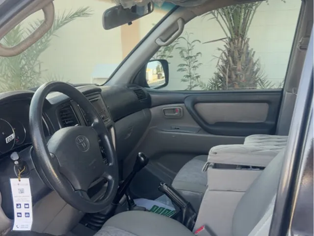 Photo of 2005 Toyota Land Cruiser G