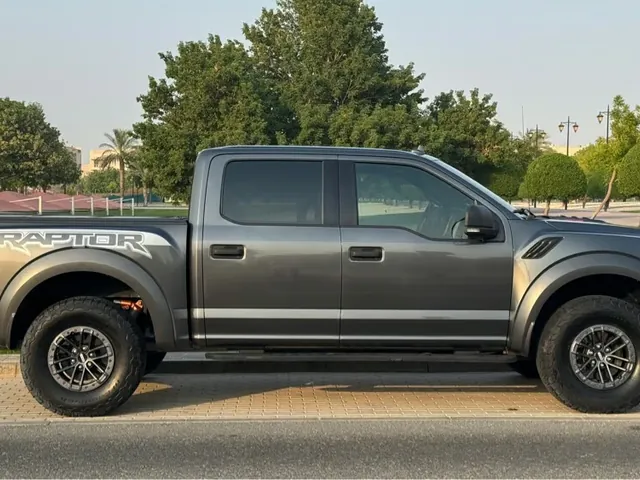 صورة 2020 فورد F-150 رابتور