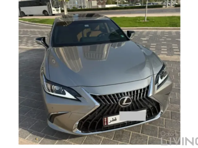 Photo of 2023 Lexus ES 300h