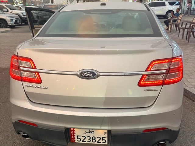 Photo of 2013 Ford Taurus SEL