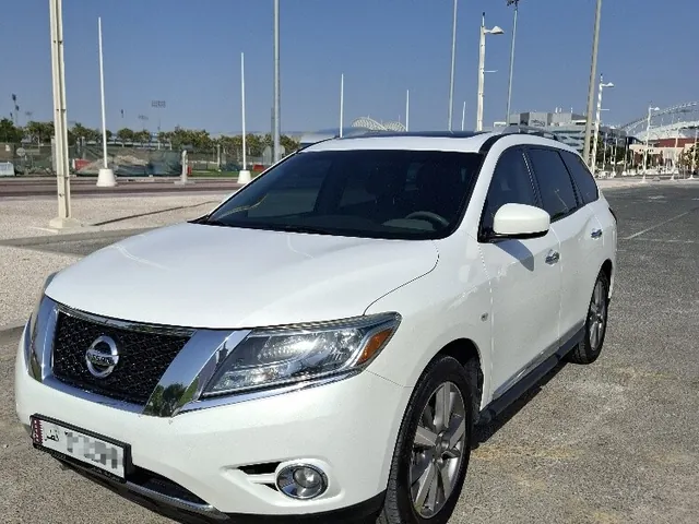 Photo of 2013 Nissan Pathfinder LE