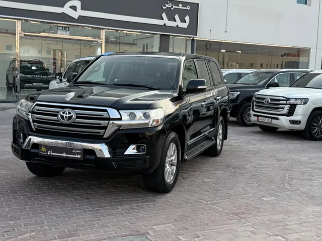 صورة 2017 تويوتا لاند كروزر GXR