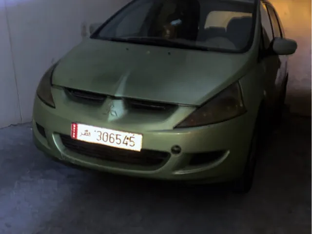 صورة 2006 ميتسوبيشي جرانديز