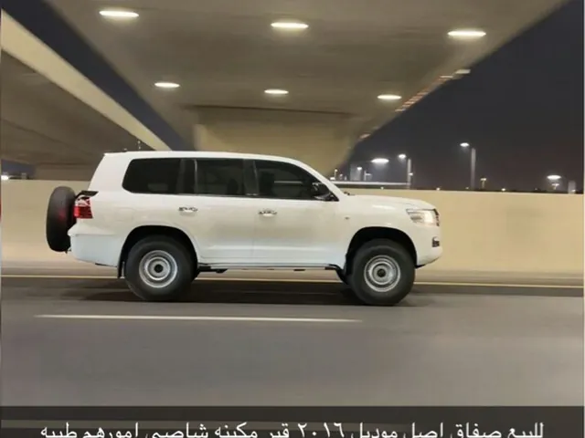 صورة 2016 تويوتا لاند كروزر G