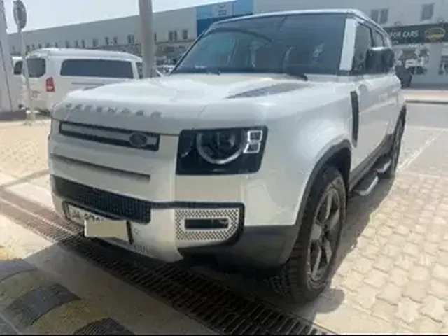 صورة 2023 لاند روفر ديفندر