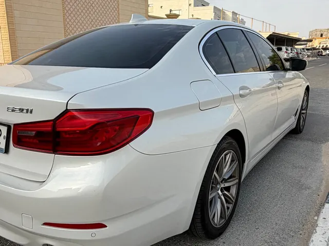 Photo of 2018 BMW 5-Series 520i