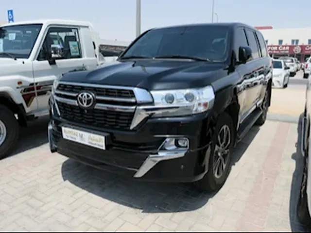 صورة 2018 تويوتا لاند كروزر VXR