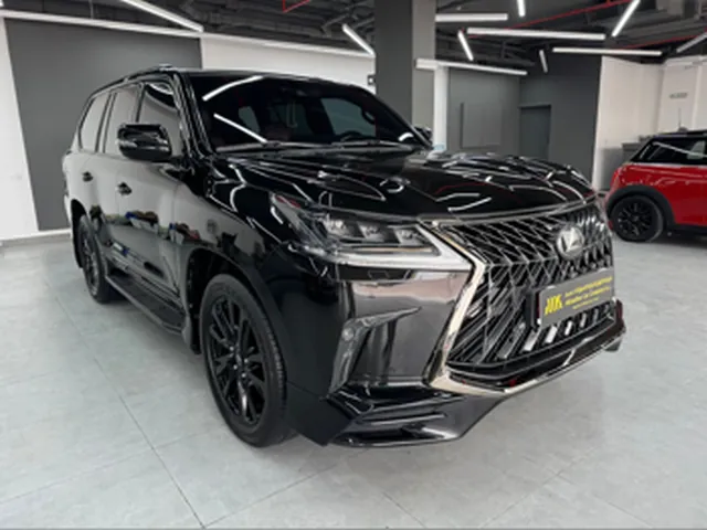 صورة 2020 لكزس LX 570 بلاك ايديشن