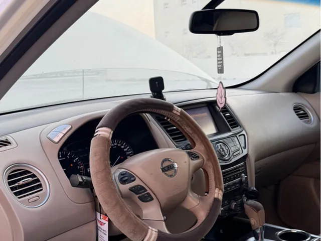 Photo of 2015 Nissan Pathfinder SV