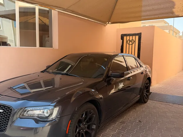 صورة 2019 كرايسلر 300 S