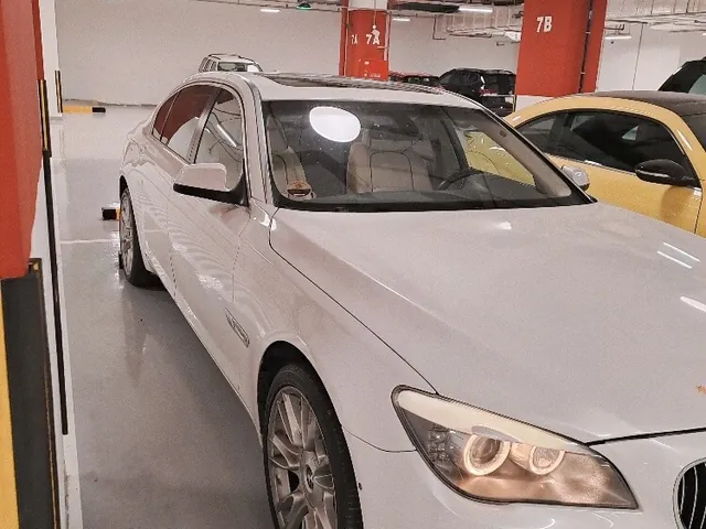 Photo of 2010 BMW 7-Series 750Li Individual