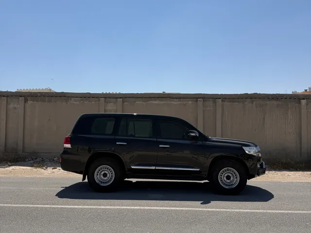 صورة 2017 تويوتا لاند كروزر GXR