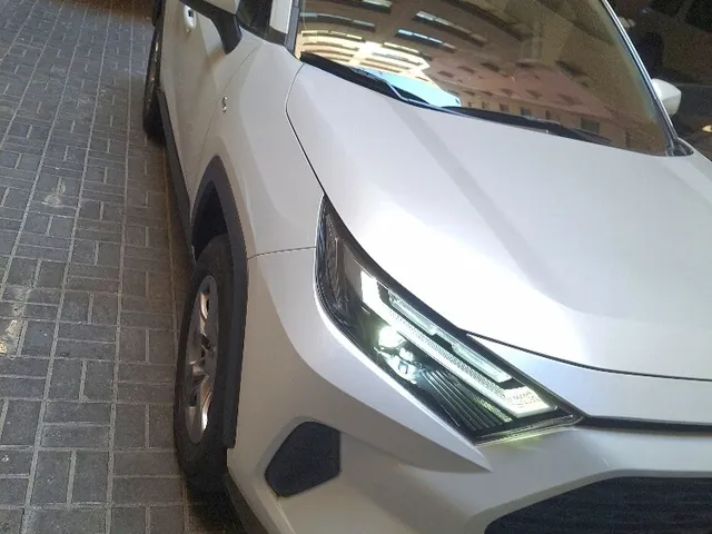 صورة 2025 تويوتا RAV4 هايبرد