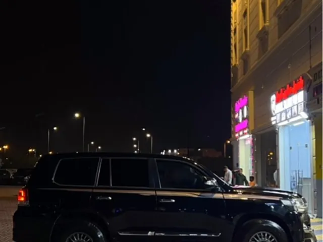 صورة 2017 تويوتا لاند كروزر GXR