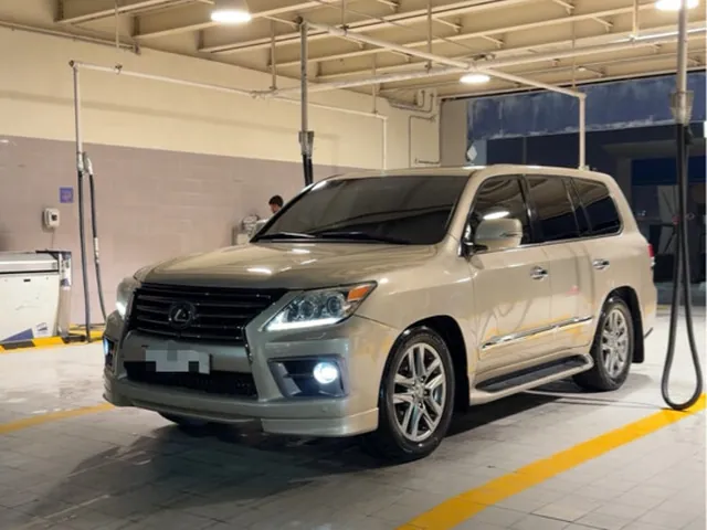 صورة 2014 لكزس LX 570 S