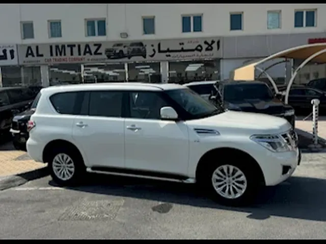 صورة 2015 نيسان باترول SE