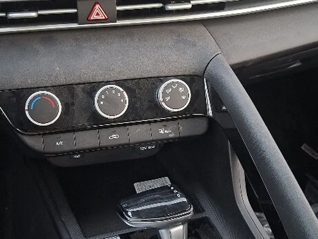 Photo of 2025 Hyundai Elantra