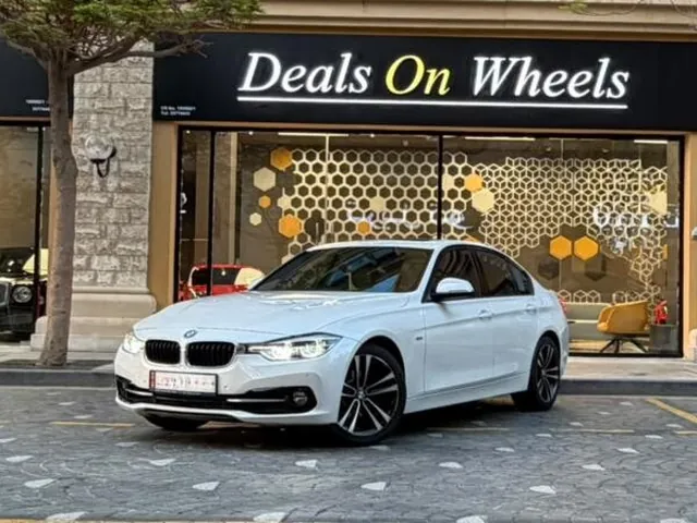 صورة 2018 بي إم دبليو الفئة الثالثة 318i