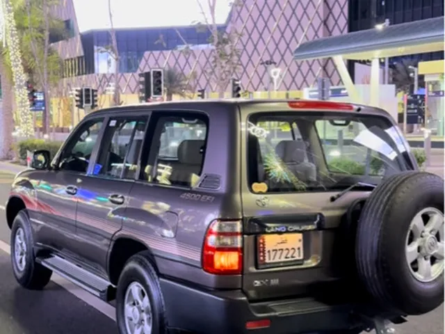 Photo of 2004 Toyota Land Cruiser GX