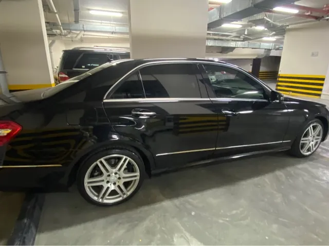 صورة 2010 مرسيدس-بنز E 300