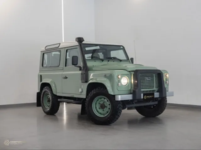 Photo of 2016 Land Rover Defender 90 Heritage