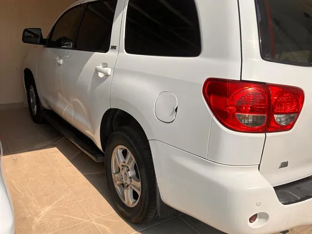 Photo of 2014 Toyota Sequoia Limited