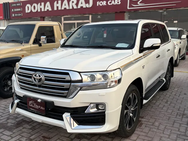 صورة 2020 تويوتا لاند كروزر VXR
