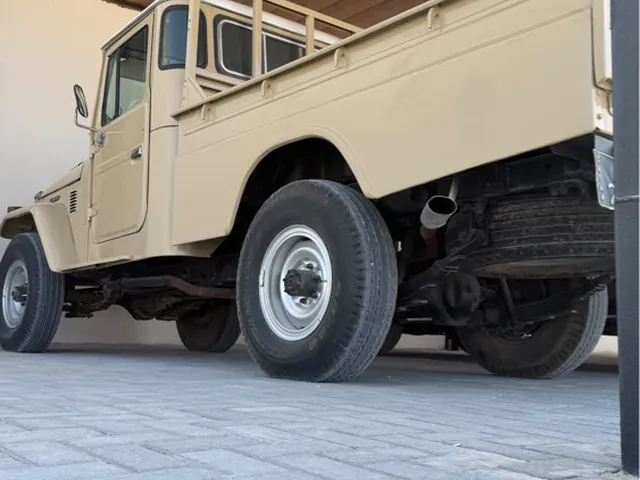 صورة 1982 تويوتا لاند كروزر 70