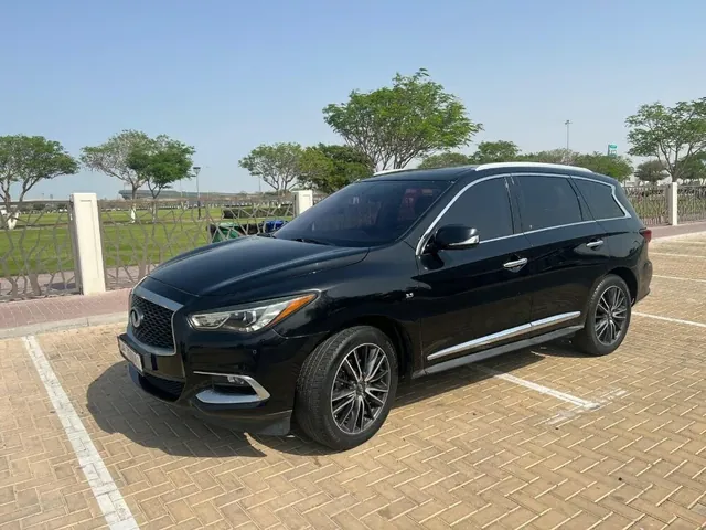 صورة 2017 إنفينيتي Q60 S