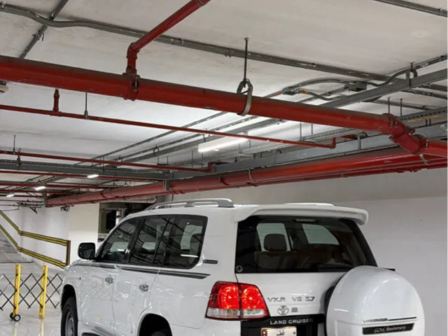 صورة 2011 تويوتا لاند كروزر VXR