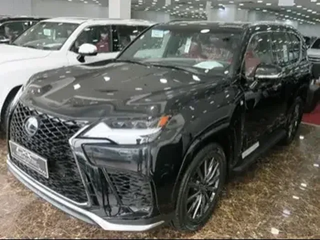 صورة 2023 لكزس LX 600 اف سبورت
