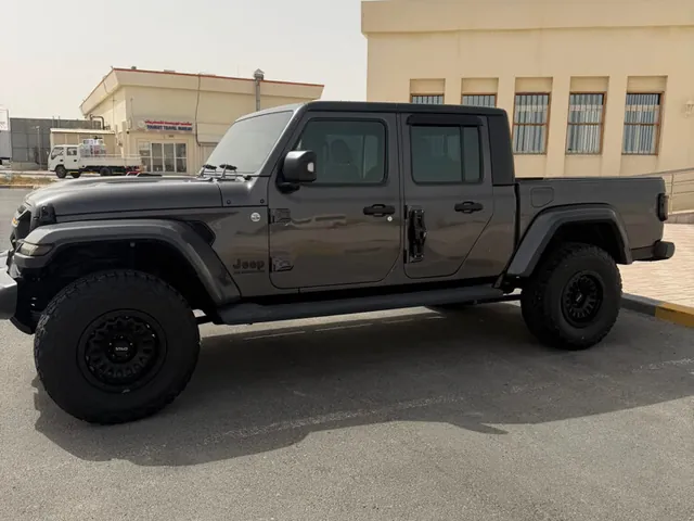 صورة 2020 جيب جلاديتور روبيكون