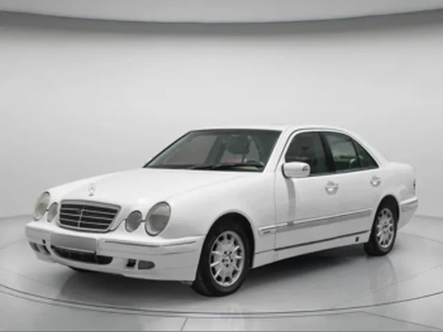 صورة 2001 مرسيدس-بنز E 200