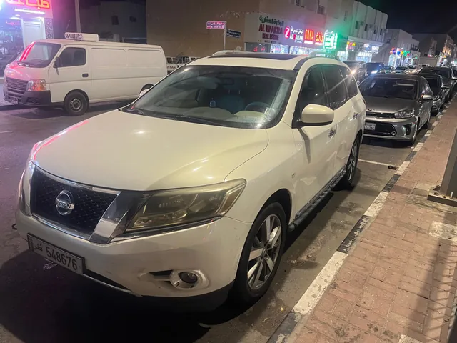Photo of 2013 Nissan Pathfinder SV