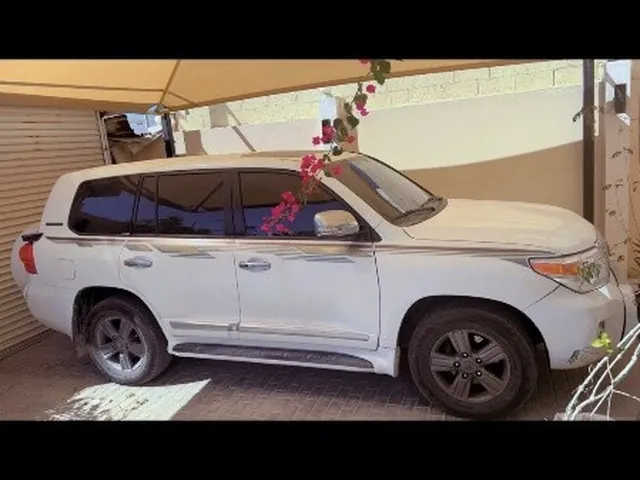 صورة 2012 تويوتا لاند كروزر GXR Limited