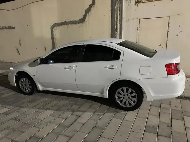 صورة 2012 ميتسوبيشي جالانت