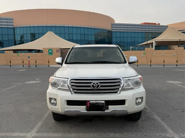 صورة 2015 تويوتا لاند كروزر VXR