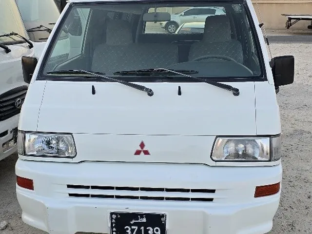 صورة 2011 ميتسوبيشي L300