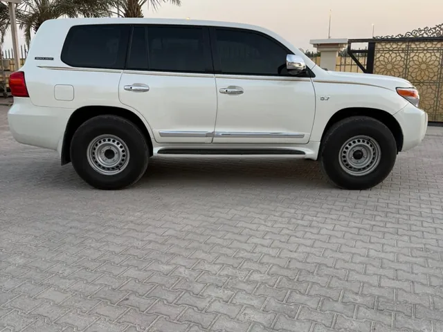 Photo of 2015 Toyota Land Cruiser VXR