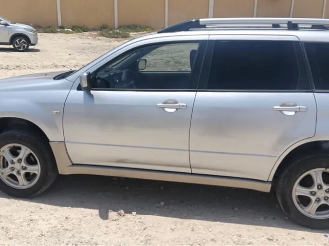 Photo of 2004 Mitsubishi Outlander