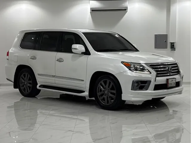 صورة 2012 لكزس LX 570