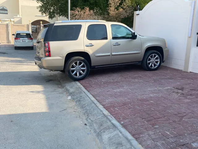 صورة 2008 جي إم سي يوكون دينالي