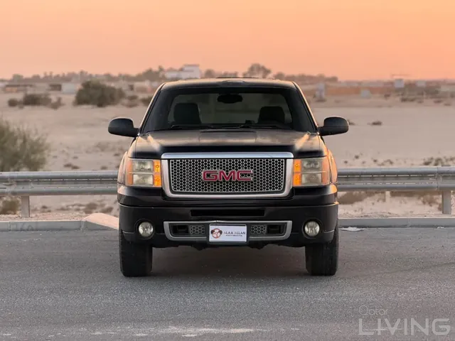 صورة 2012 جي إم سي سييرا 1500 دينالي